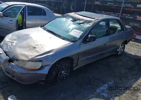 2000 Honda Accord 2.3 Ex from USA, damaged, VIN 1HGCG5657YA129045
